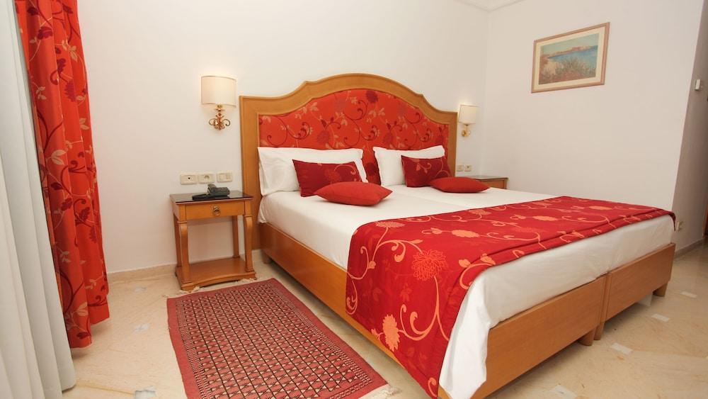 مرحبا بيتش 4*